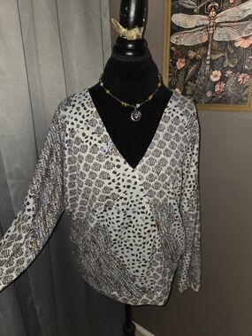 Daytrip Mixed Print V-Neck Blouse in Cream, Blue & Brown